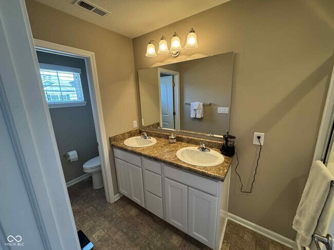 Building Photo - 9653 Angelica Dr
