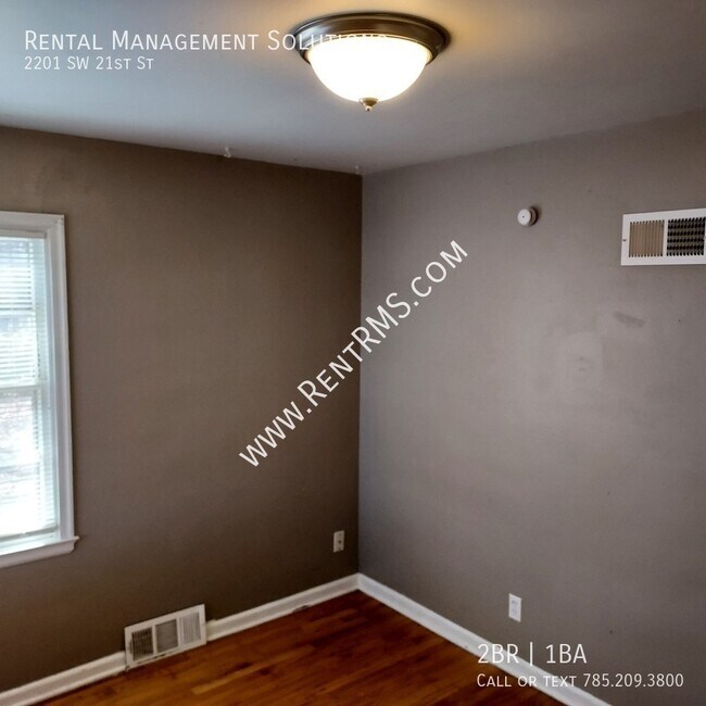 Building Photo - 2201 SW 21st St