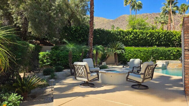 Building Photo - 1303 N Rose Ave