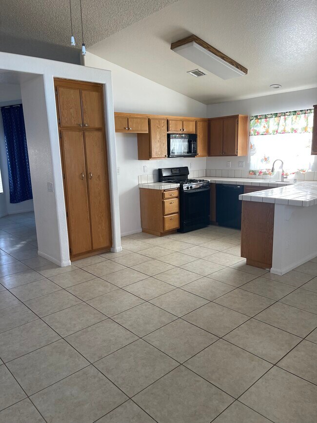 Building Photo - 3631 San Jacinto Ave