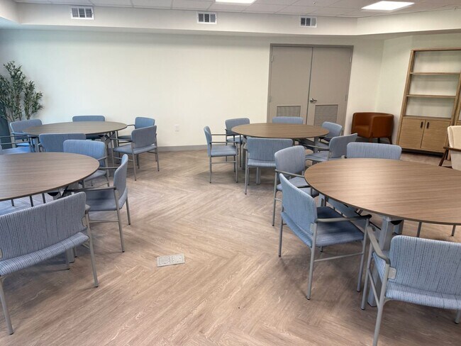 Building Photo - Beacon Landing - Brand New! 2bd, 2ba, private extra large screened porch and elevator!