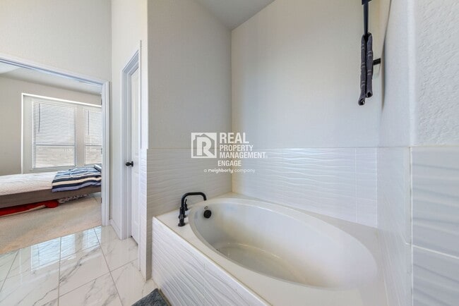 Building Photo - 2105 Bonavista Wy