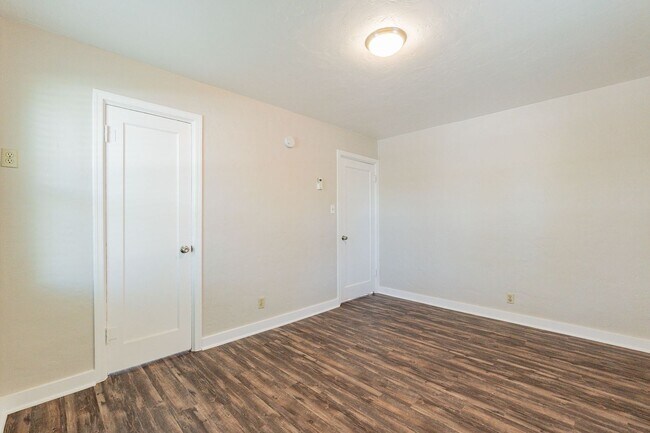 Building Photo - 305-315 N Highland Ave