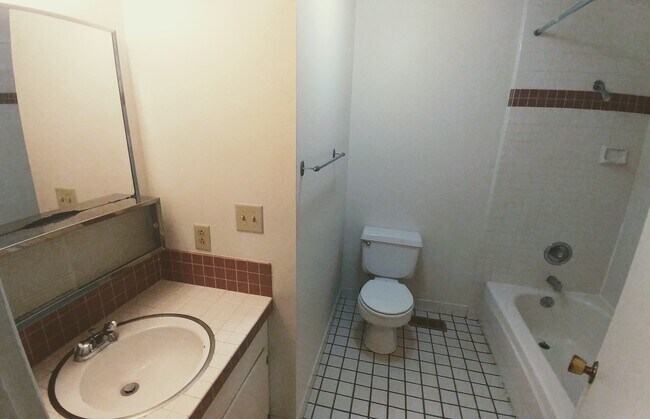 Building Photo - 3983on