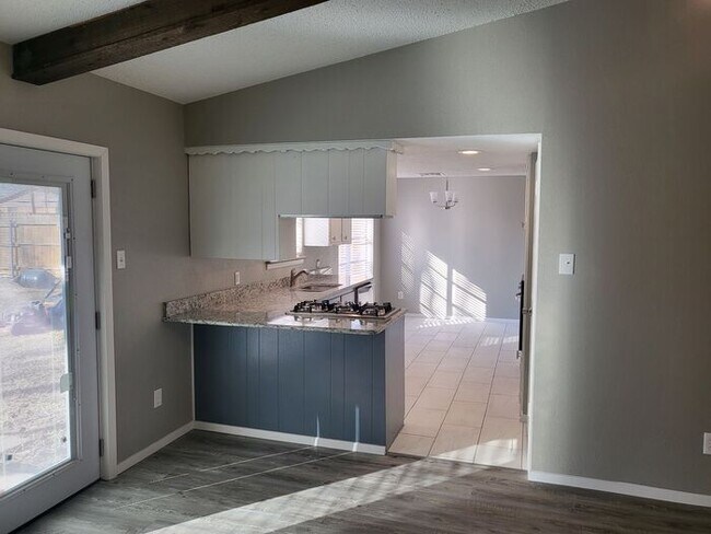 Building Photo - 6708 Robindale Rd