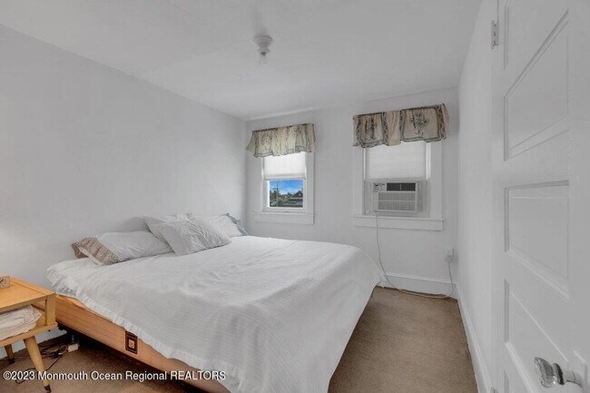 Building Photo - 683 Main Ave