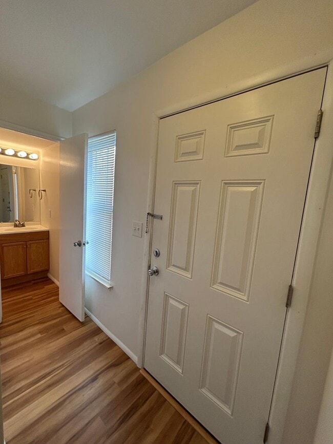 Building Photo - $2,100 Chapel Hill Condo for Rent