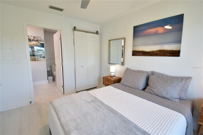 Building Photo - 1515 Pinellas Bayway S