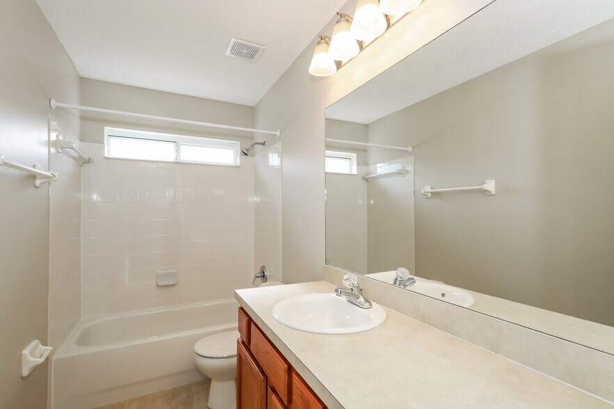 Building Photo - 2600 Creek Ridge Dr