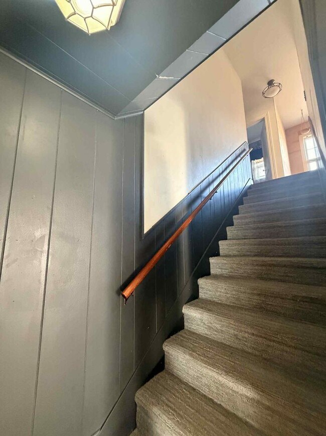 Building Photo - 411 S Jackson Ave