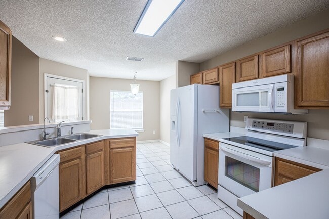 Building Photo - Great Rental in The Valley!