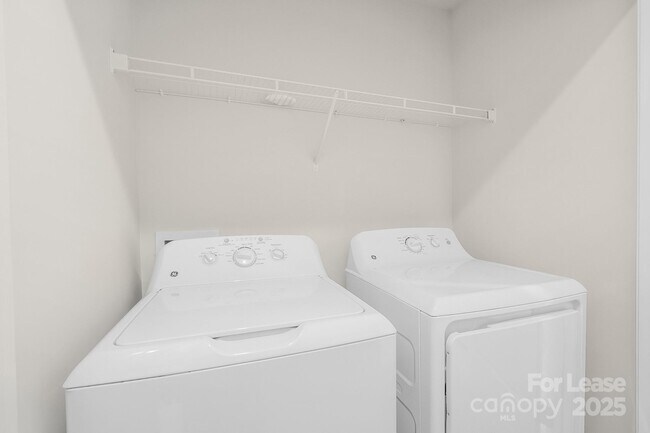 Building Photo - 2715 Sydney Overlook Ln