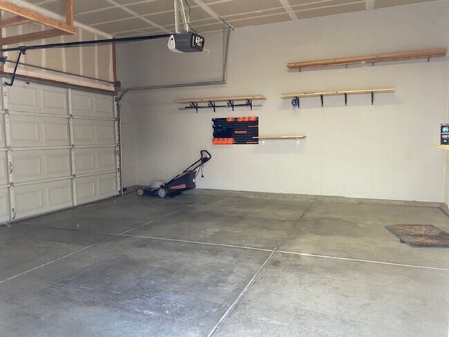 Building Photo - Cute Roseville home walking distance to Ki...