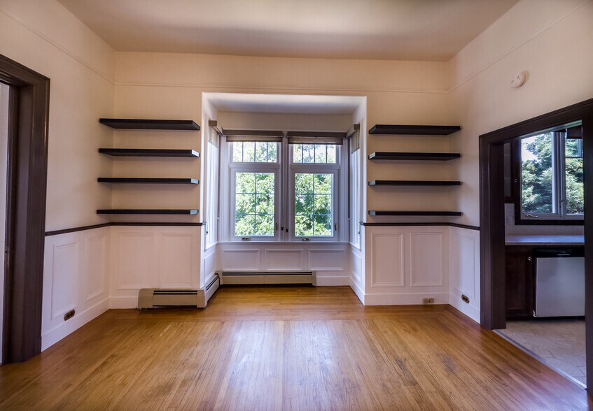 Building Photo - 1937 Russell St