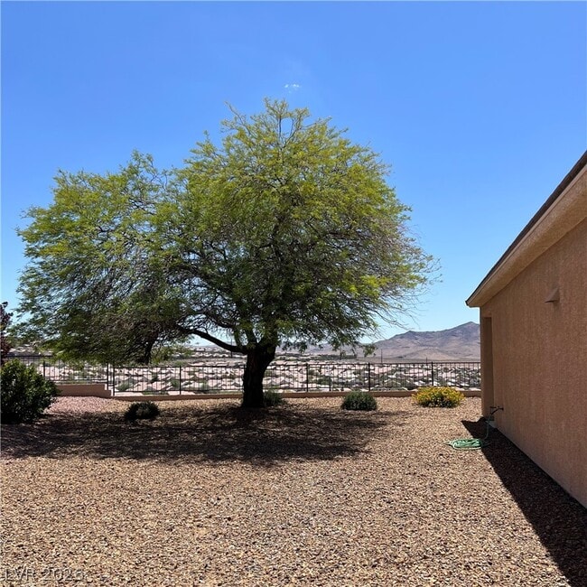 Building Photo - 2381 Ecliptic St