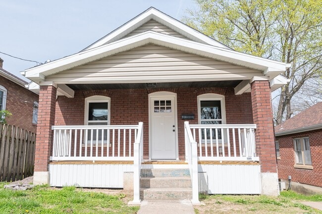 Primary Photo - 1305 Cottage Ln