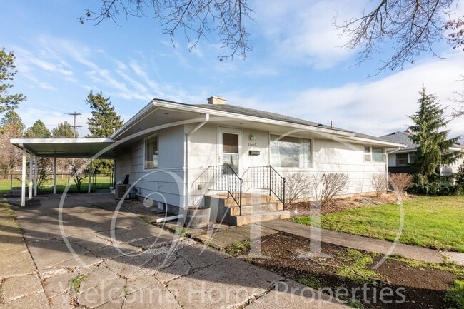 Building Photo - Spacious 5 Bedroom Home with Fenced Yard & Covered Parking