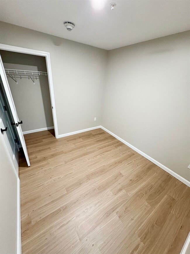 Building Photo - 15 Mountain Rd