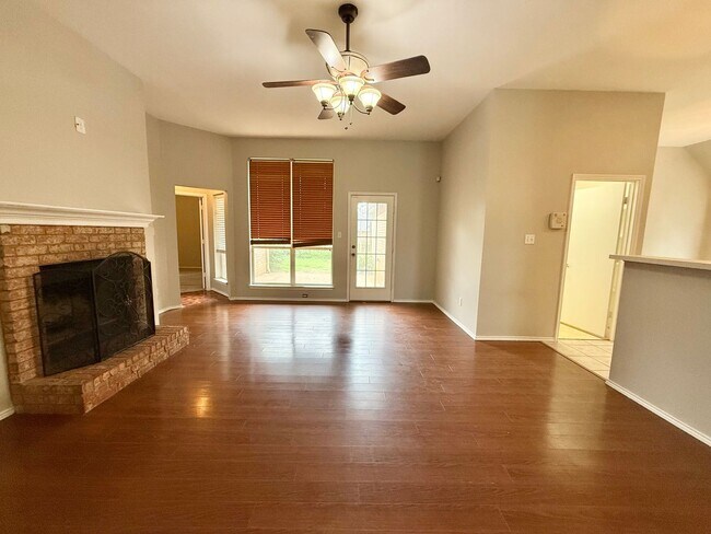 Building Photo - Charming 4-bed/2-bath in Bullard’s Legacy Estates!