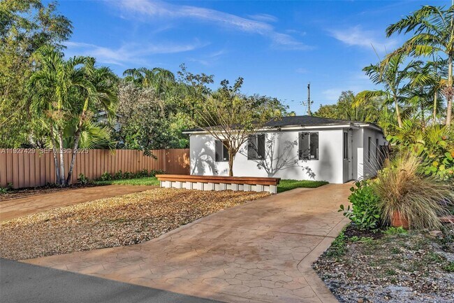 Building Photo - 1123 NE 1st Ave.