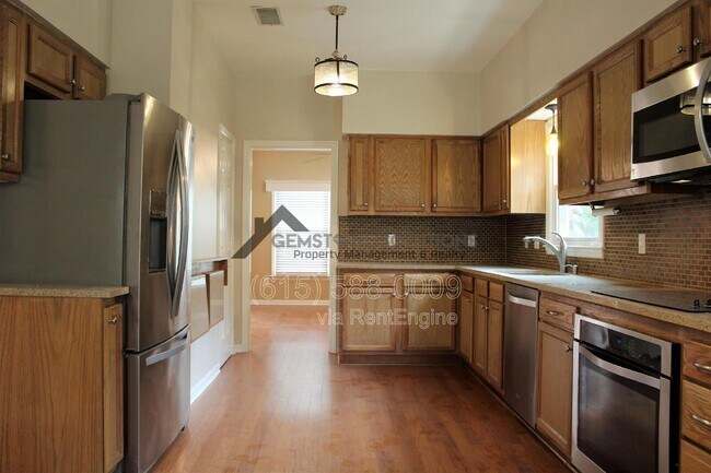 Building Photo - 430 Maplegrove Dr