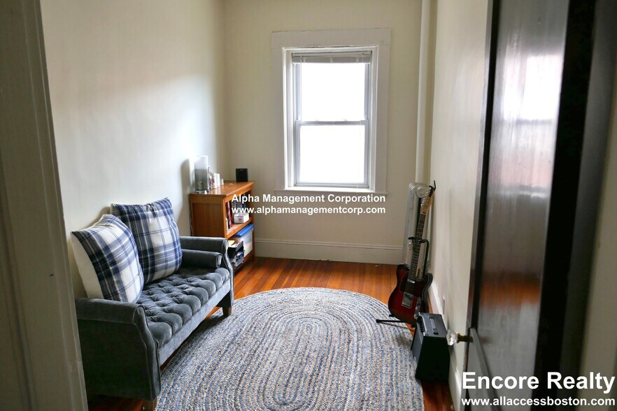 Building Photo - 163 Summer St