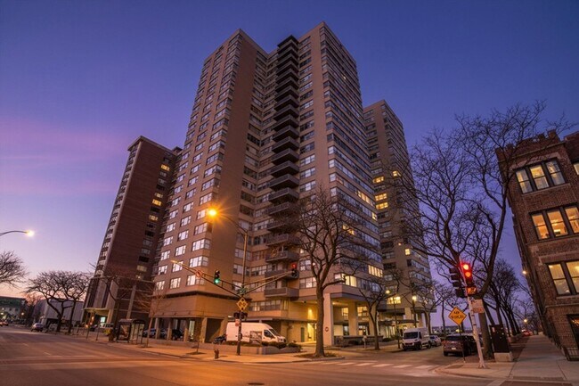 Building Photo - 6301 N Sheridan Rd