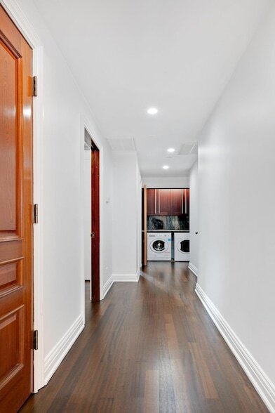 Building Photo - 330 E 72nd St