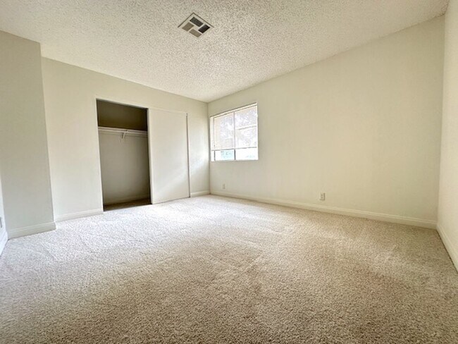 Building Photo - Beautiful South Shores Gated Community. 1st Floor unit. 2 beds. 2 baths.