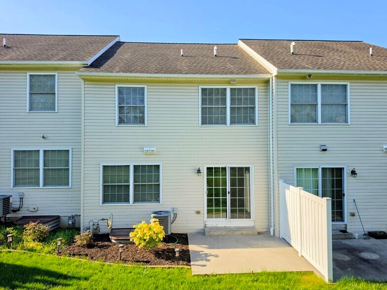 Building Photo - 52 Bradford Dr