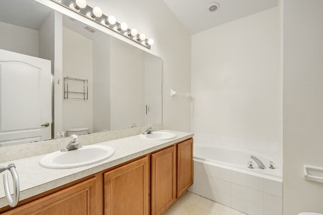Building Photo - Cozy 2 Bed, 2.5 Bath Indialantic Rental - ...