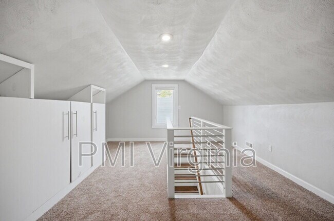 Building Photo - 1906 Montclair Ave