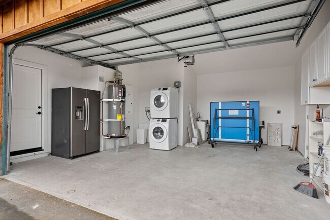 Building Photo - 2 bedroom 2 bath with one car garage on a gated property surrounded by vineyard views Water and S...