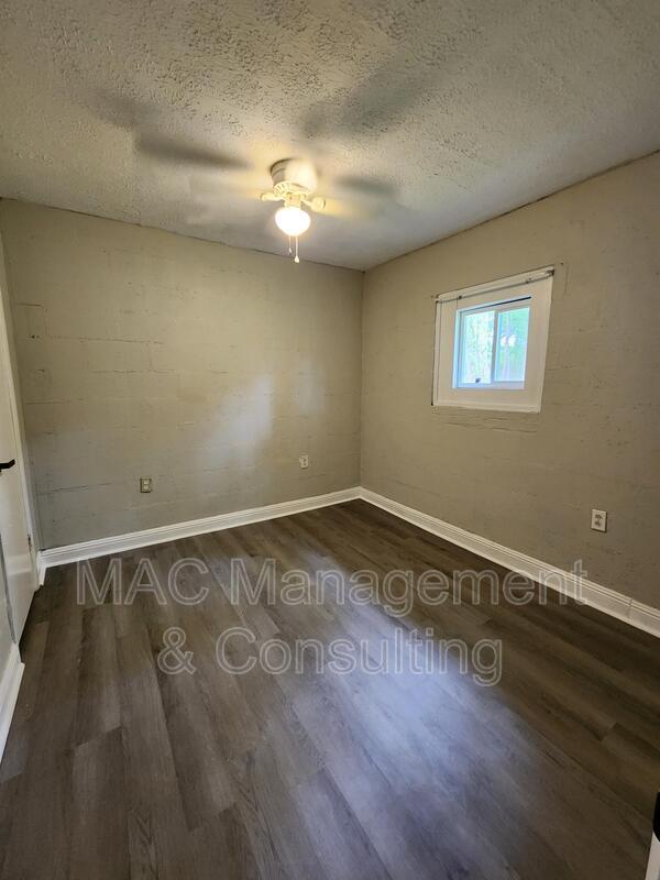 Building Photo - 315 Pippin Rd