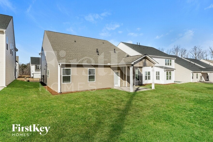 Building Photo - 562 Hillpark Ln