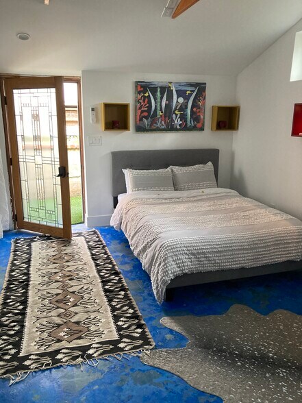 Building Photo - 3649 Grand View Blvd