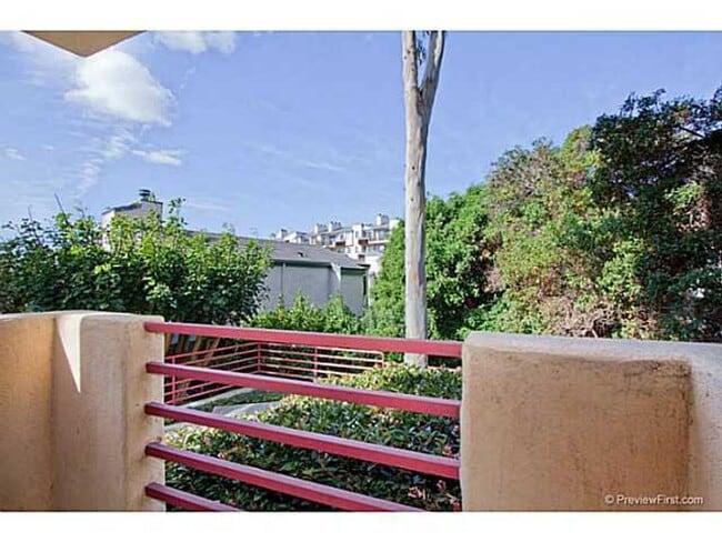Building Photo - $3,100 - 2 Bed / 2 Bath Condo in Mission H...
