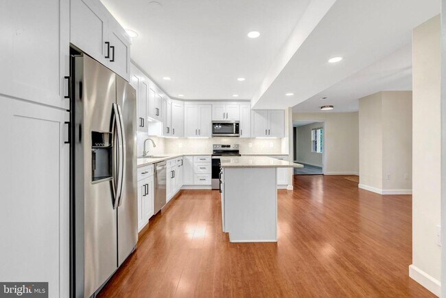Building Photo - 6805 Reynard Dr