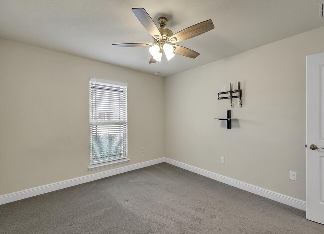 Building Photo - 3639 Ranch Dr