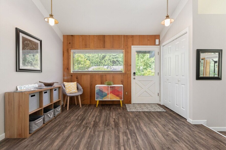 Building Photo - 901 Center St NE