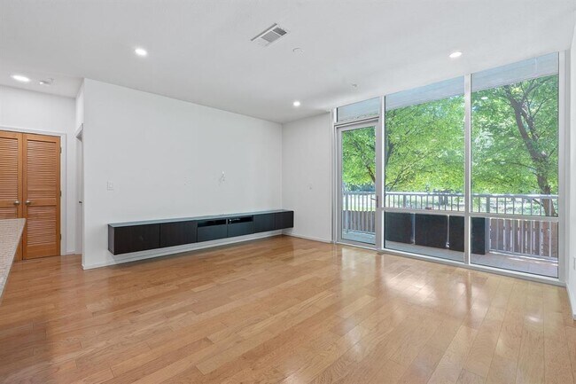 Building Photo - 1600 Barton Springs Rd