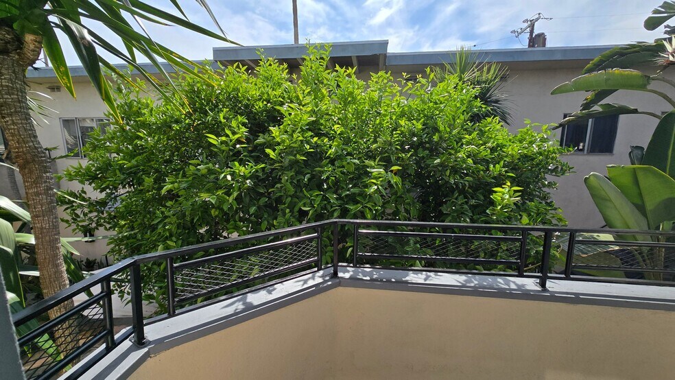 Building Photo - 12015 Lamanda St