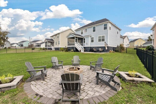 Building Photo - Show stopping 5 bed/3 bath rental in the h...