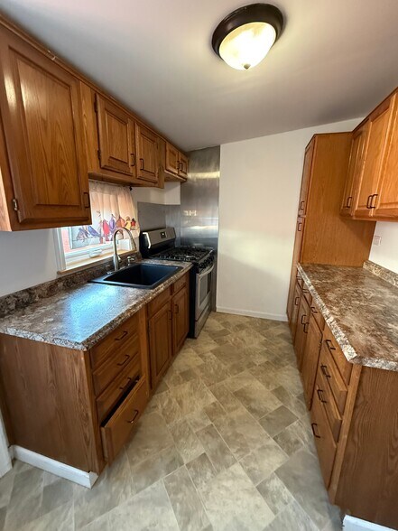 Building Photo - 3661 Jasper St