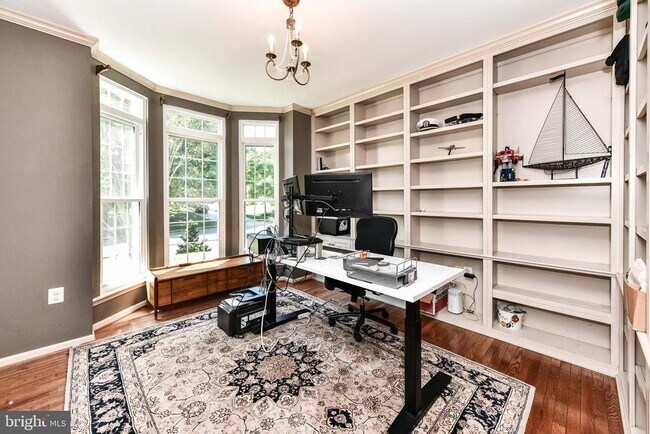Building Photo - 641 Meade Dr SW