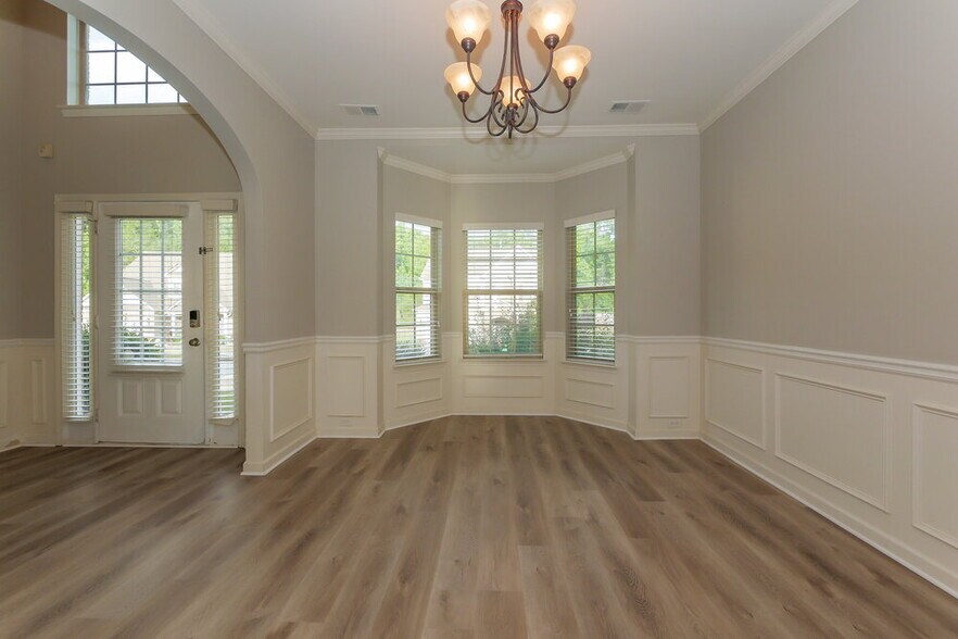 Building Photo - 215 Madison Grace Ave