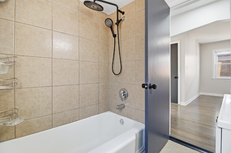 Building Photo - 6640 W Foster Ave