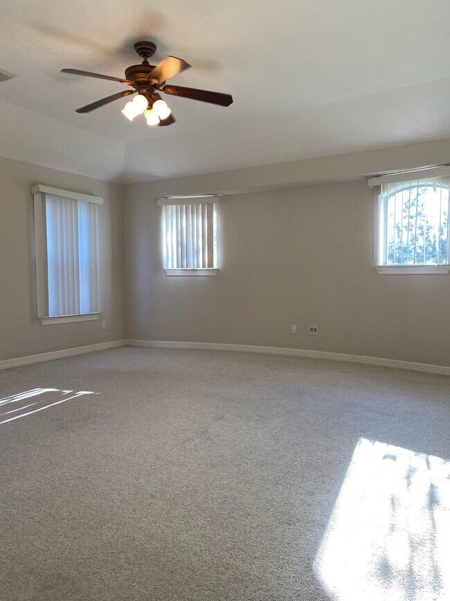 Building Photo - 11815 Canyon Mills Dr