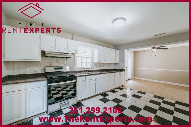 Building Photo - 2551 Farnell Dr