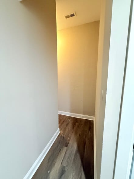 Building Photo - 1005 Edmondson Ave